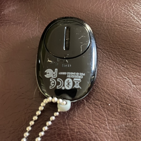 Selfie Stick w/3.5mm design, shutter control, photo buttons, & extends to 40”. - Picture 8 of 10